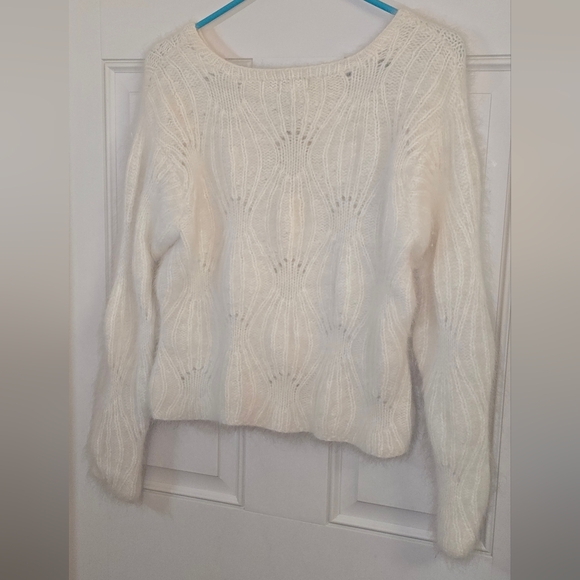 ❄️ Size Medium Angora Cropped Winter Long Sleeved White Sweater❄️🤍 - Picture 7 of 8